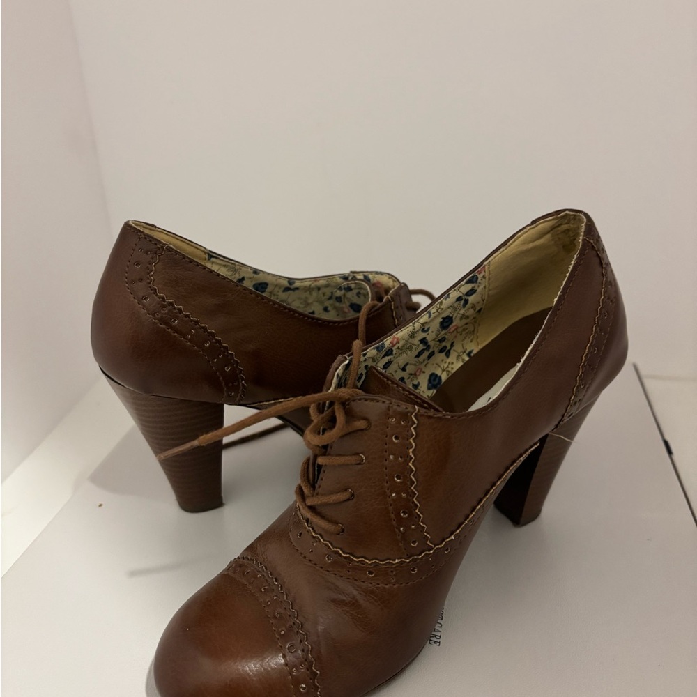 American Eagle Outfitters Tan  Heels